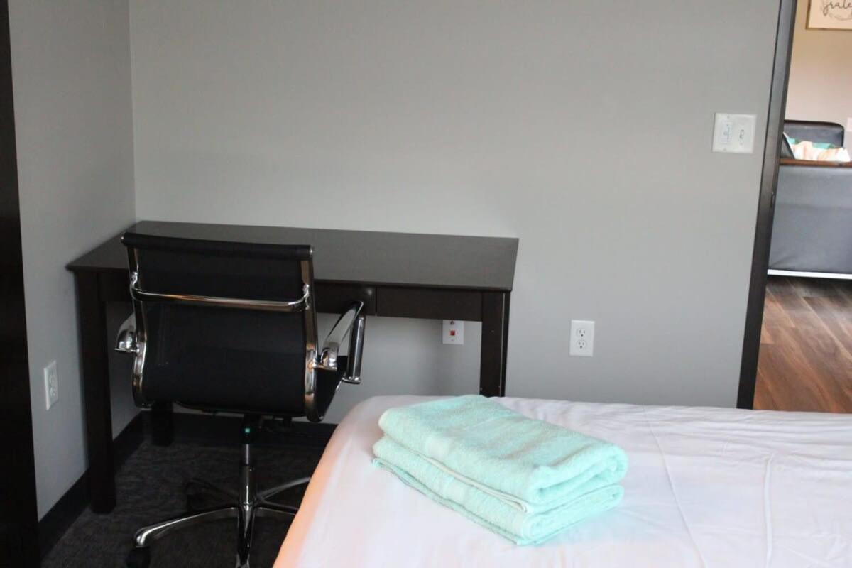 Spacious 2Br Suite Plus Patio Near Iowa State Ames Exterior photo
