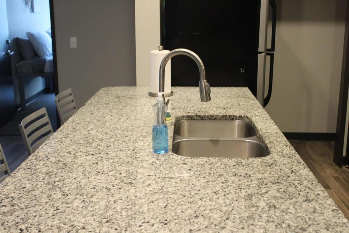 Spacious 2Br Suite Plus Patio Near Iowa State Ames Exterior photo